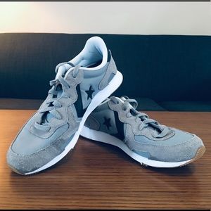 Converse sneakers men’s 9, women’s 10.5